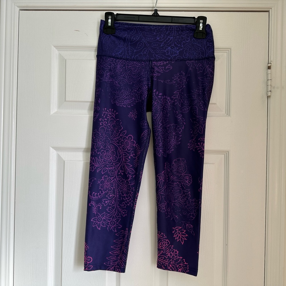 Innerfire Apparel Flora Capris in size 6